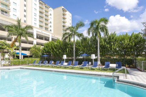 Condominio en alquiler en Miami, Florida, 2 dormitorios, 97.45 m2 № 1225668 - foto 1