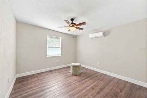 House in Plant City, Florida 5 bedrooms, 188.78 sq.m. № 2338918 - photo 27