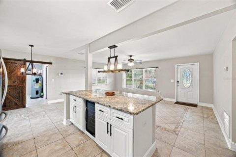 House in Plant City, Florida 5 bedrooms, 188.78 sq.m. № 2338918 - photo 9