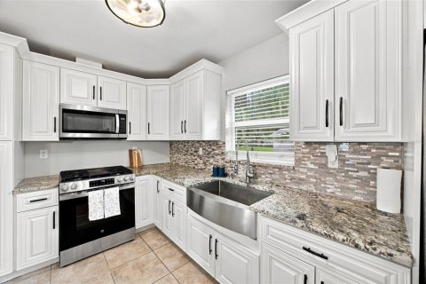 House in Plant City, Florida 5 bedrooms, 188.78 sq.m. № 2338918 - photo 8
