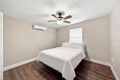 House in Plant City, Florida 5 bedrooms, 188.78 sq.m. № 2338918 - photo 28