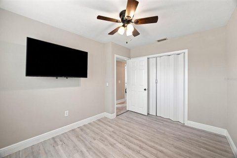 House in Plant City, Florida 5 bedrooms, 188.78 sq.m. № 2338918 - photo 21