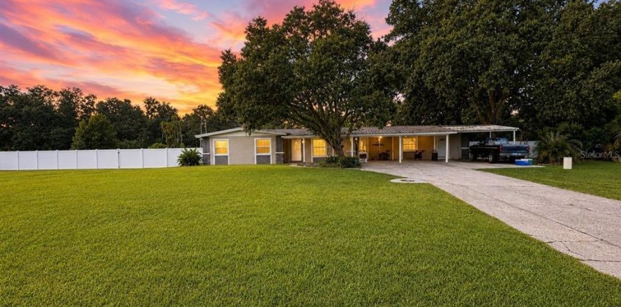 House in Plant City, Florida 5 bedrooms, 188.78 sq.m. № 2338918