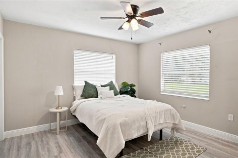 House in Plant City, Florida 5 bedrooms, 188.78 sq.m. № 2338918 - photo 15
