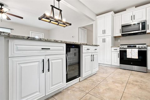 House in Plant City, Florida 5 bedrooms, 188.78 sq.m. № 2338918 - photo 7
