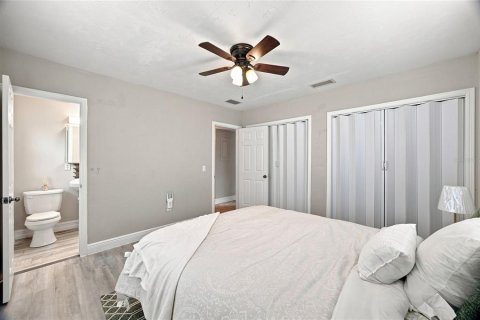 House in Plant City, Florida 5 bedrooms, 188.78 sq.m. № 2338918 - photo 14