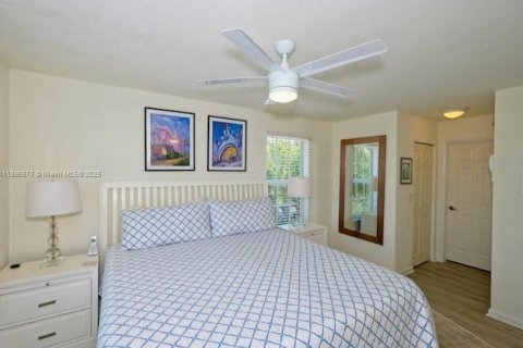 Condo in Fort Myers, Florida, 2 bedrooms  № 2014433 - photo 13