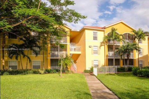 Condo in Fort Myers, Florida, 2 bedrooms  № 2014433 - photo 8