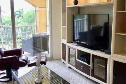 Condo in Fort Myers, Florida, 2 bedrooms  № 2014433 - photo 7