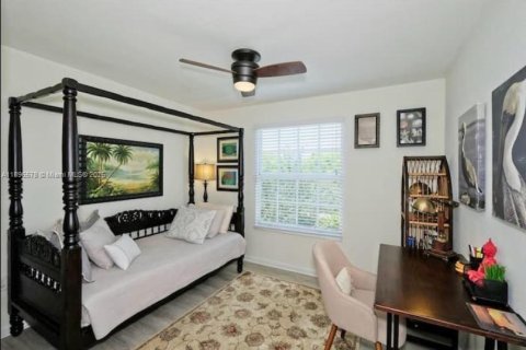 Condo in Fort Myers, Florida, 2 bedrooms  № 2014433 - photo 4