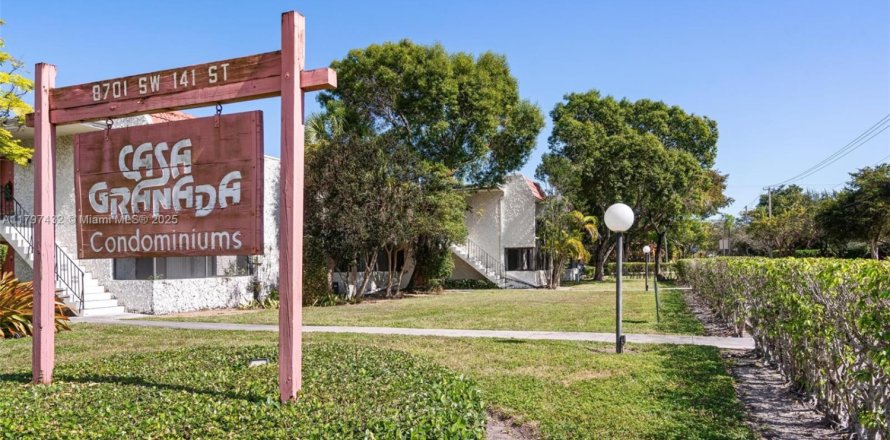 Condo in Palmetto Bay, Florida, 2 bedrooms  № 1738357