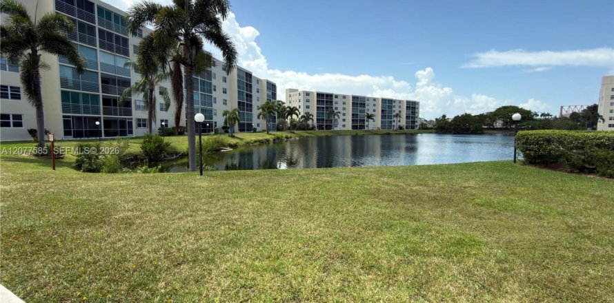 Condominio en Dania Beach, Florida, 2 dormitorios  № 2339955