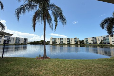 Condominio en alquiler en Dania Beach, Florida, 2 dormitorios, 110.55 m2 № 2339955 - foto 3
