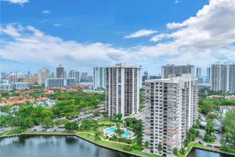 Condominio en alquiler en Aventura, Florida, 3 dormitorios, 120.12 m2 № 1936986 - foto 1
