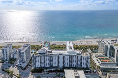 Estudio en el Condominio en Miami Beach, Florida  № 2039079