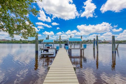 Casa en venta en Port St. Lucie, Florida, 5 dormitorios, 474.45 m2 № 2087259 - foto 4