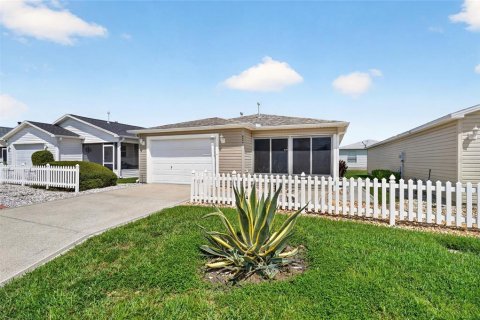 House in The Villages, Florida 2 bedrooms, 111.3 sq.m. № 2345146