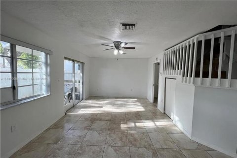 Townhouse in Homestead, Florida 4 bedrooms, 172.89 sq.m. № 1804378 - photo 11