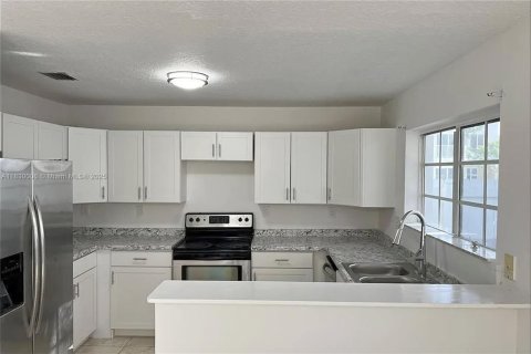 Townhouse in Homestead, Florida 4 bedrooms, 172.89 sq.m. № 1804378 - photo 12