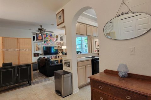 Condo in Miami Beach, Florida  № 1874426 - photo 1
