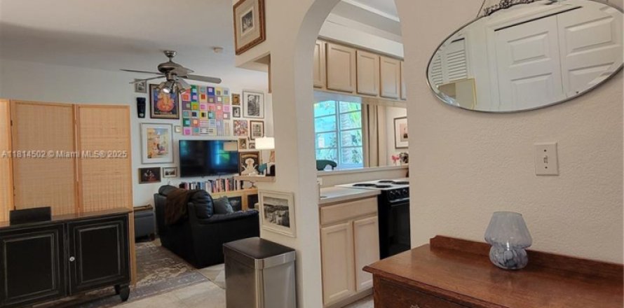 Studio in the Condo in Miami Beach, Florida  № 1874426