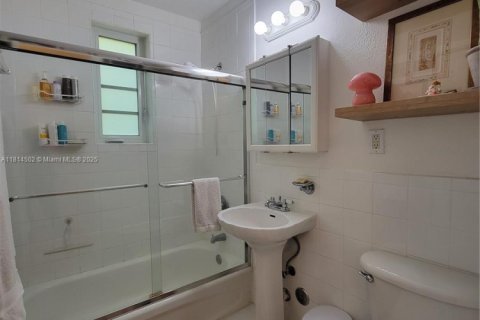 Condo in Miami Beach, Florida  № 1874426 - photo 17