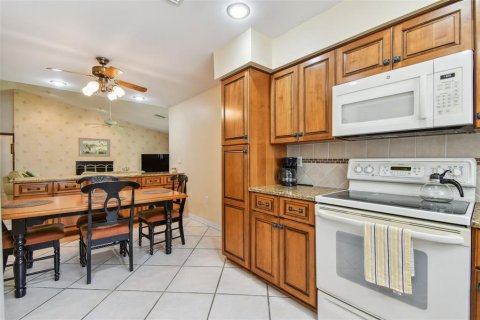 House in Tarpon Springs, Florida 3 bedrooms, 167.22 sq.m. № 1840247 - photo 12