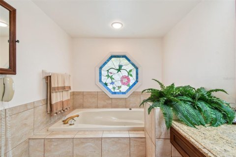 House in Tarpon Springs, Florida 3 bedrooms, 167.22 sq.m. № 1840247 - photo 27