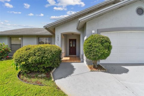 House in Tarpon Springs, Florida 3 bedrooms, 167.22 sq.m. № 1840247 - photo 2