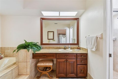 House in Tarpon Springs, Florida 3 bedrooms, 167.22 sq.m. № 1840247 - photo 26