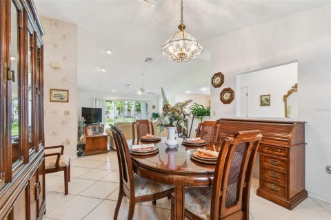 House in Tarpon Springs, Florida 3 bedrooms, 167.22 sq.m. № 1840247 - photo 7
