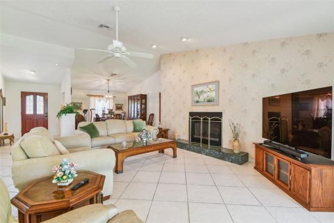 House in Tarpon Springs, Florida 3 bedrooms, 167.22 sq.m. № 1840247 - photo 21