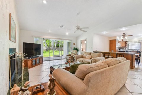House in Tarpon Springs, Florida 3 bedrooms, 167.22 sq.m. № 1840247 - photo 19