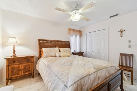 House in Tarpon Springs, Florida 3 bedrooms, 167.22 sq.m. № 1840247 - photo 30