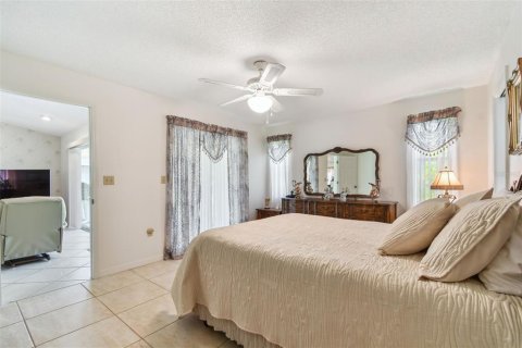 House in Tarpon Springs, Florida 3 bedrooms, 167.22 sq.m. № 1840247 - photo 24