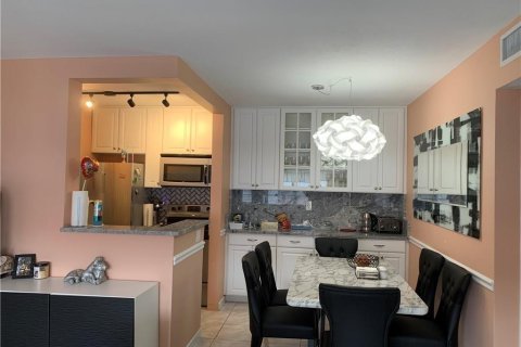 Condo in Pompano Beach, Florida, 2 bedrooms  № 1133117 - photo 1