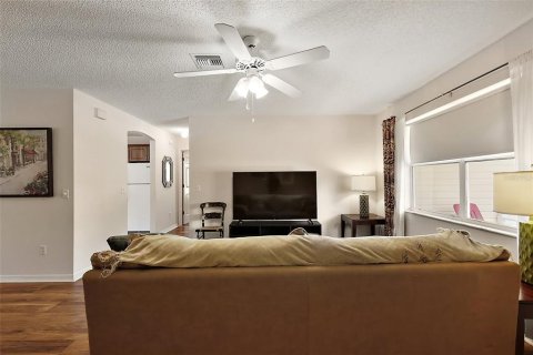 House in The Villages, Florida 2 bedrooms, 128.48 sq.m. № 1653861 - photo 8