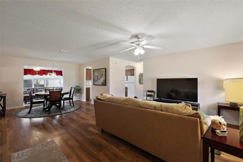 House in The Villages, Florida 2 bedrooms, 128.48 sq.m. № 1653861 - photo 13