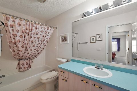 House in The Villages, Florida 2 bedrooms, 128.48 sq.m. № 1653861 - photo 28