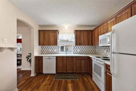 House in The Villages, Florida 2 bedrooms, 128.48 sq.m. № 1653861 - photo 6