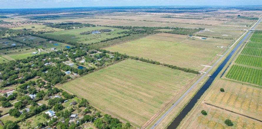 Land in Fort Pierce, Florida № 1073716