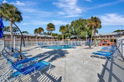 Condo in Saint Petersburg, Florida, 2 bedrooms  № 2211809 - photo 27