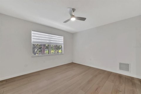 Condo in Saint Petersburg, Florida, 2 bedrooms  № 2211809 - photo 17