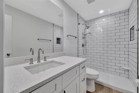 Condo in Saint Petersburg, Florida, 2 bedrooms  № 2211809 - photo 19