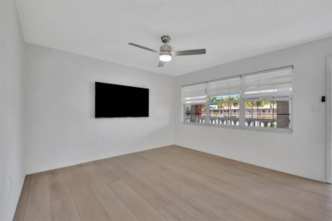 Condo in Saint Petersburg, Florida, 2 bedrooms  № 2211809 - photo 6