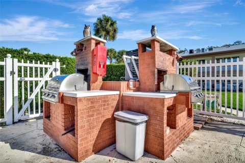 Condo in Saint Petersburg, Florida, 2 bedrooms  № 2211809 - photo 28