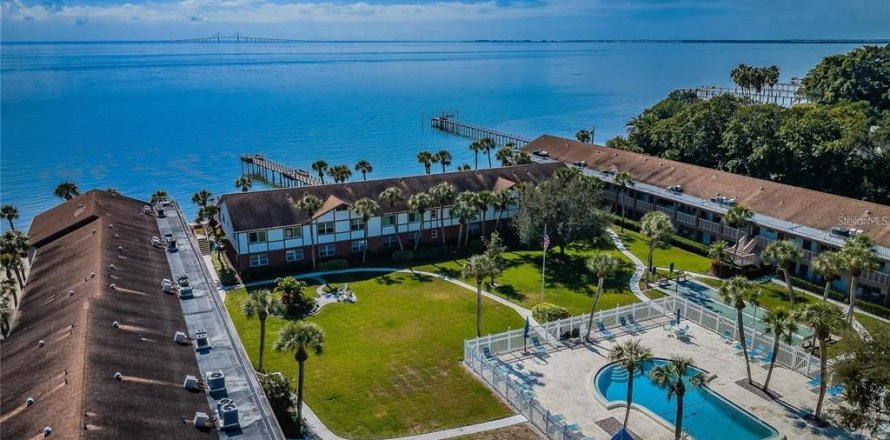 Condo in Saint Petersburg, Florida, 2 bedrooms  № 2211809