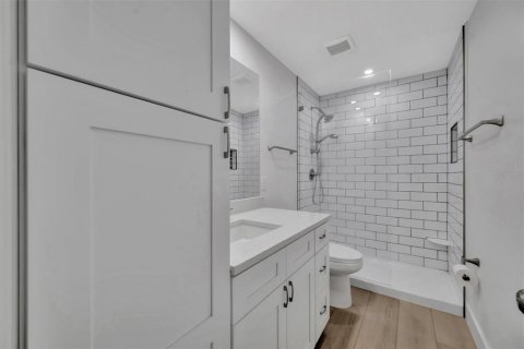 Condo in Saint Petersburg, Florida, 2 bedrooms  № 2211809 - photo 22