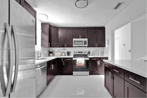 Купить виллу или дом в Форт-Лодердейл, Флорида 5 спален, 196.77м2, № 2051971 - фото 22