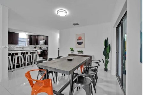 Купить виллу или дом в Форт-Лодердейл, Флорида 5 спален, 196.77м2, № 2051971 - фото 18